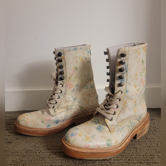 NWOB Free People Santa Fe Combat Boot in floral ecru - Picture 12 of 13
